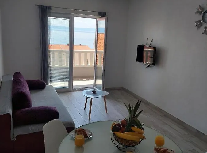 Nova With Pool شقة ماكارسكا