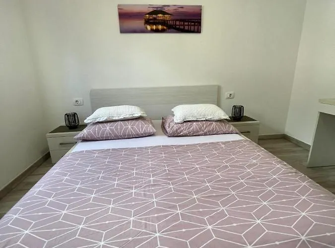 Nova With Pool شقة ماكارسكا