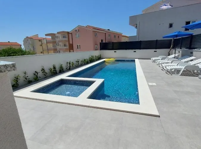 Nova With Pool