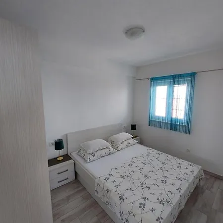 Apartment Nova With Pool
