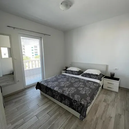Apartment Nova With Pool
