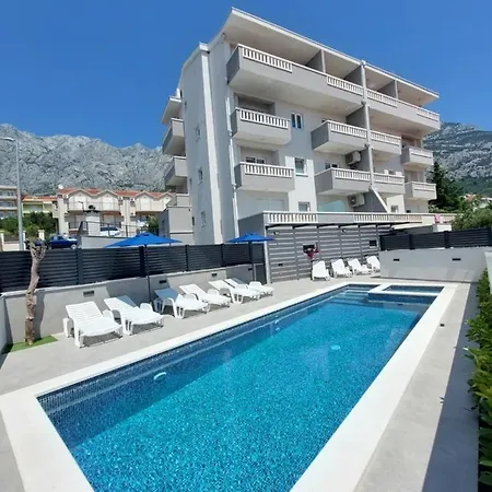 Nova With Pool