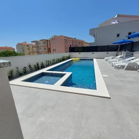 Nova With Pool